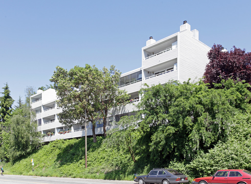 Chateau Thierry in Seattle, WA - Building Photo