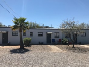 2432 N Balboa Ave in Tucson, AZ - Building Photo - Building Photo