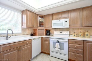 1100 9th St S in Naples, FL - Building Photo