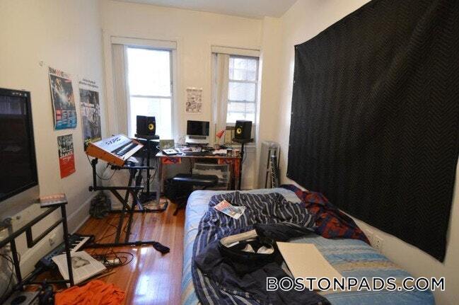 64 Hemenway St in Boston, MA - Building Photo