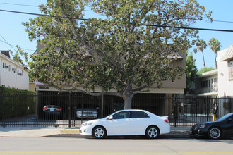 The Terrace Apartments in Tarzana, CA - Building Photo - Building Photo