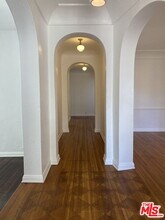 1045 S Crescent Heights Blvd in Los Angeles, CA - Building Photo - Building Photo