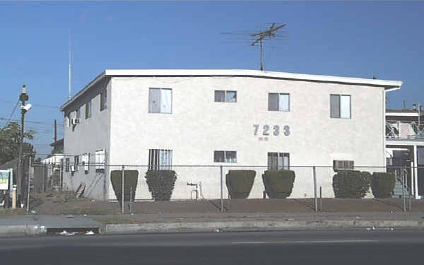 Sun Valley Apartments in Sun Valley, CA - Building Photo - Building Photo