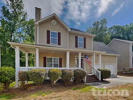 5739 Newnan Cir in Austell, GA - Building Photo