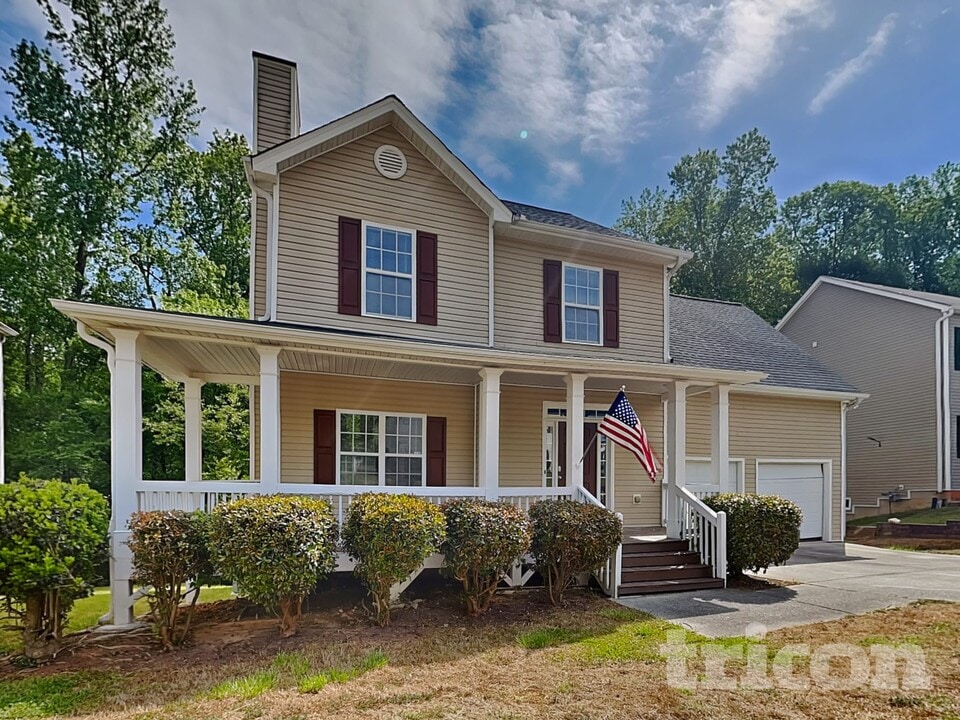 5739 Newnan Cir in Austell, GA - Building Photo