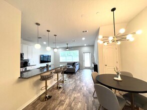 1043 Taramundi Dr in Oviedo, FL - Building Photo - Building Photo