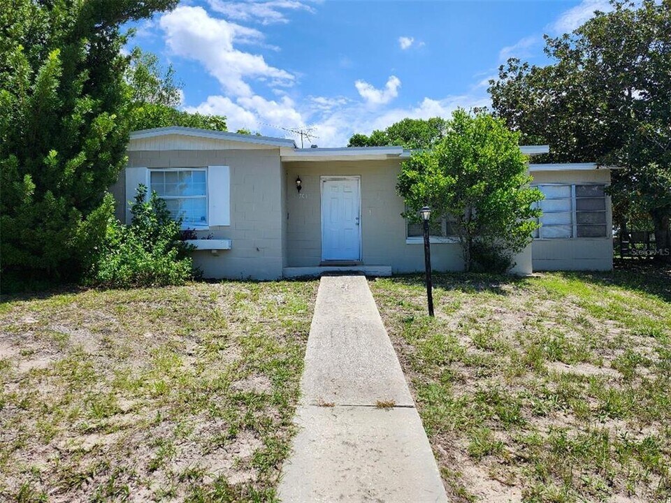 7045 Fireside St in Spring Hill, FL - Building Photo