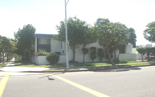 4862 KONA Dr in Huntington Beach, CA - Building Photo - Building Photo