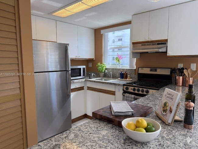 3052 SW 27th Ave in Miami, FL - Building Photo - Building Photo