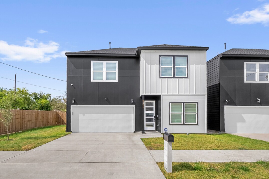 4321 McKinley St in Houston, TX - Building Photo