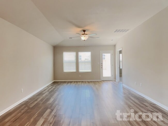 3528 Stride Ln in Georgetown, TX - Foto de edificio - Building Photo