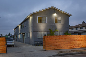 826 W Colden Ave in Los Angeles, CA - Foto de edificio - Building Photo