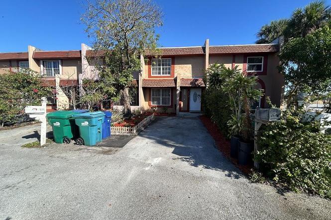 2759 NW 198th Ter in Miami Gardens, FL - Building Photo