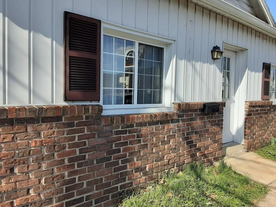 43 E Willow St in Elizabethtown, PA - Building Photo