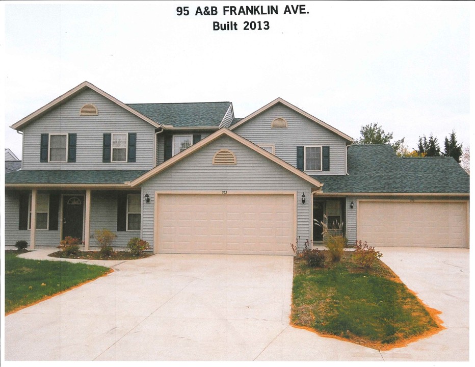 87-95 Franklin Ave in Wakeman, OH - Building Photo