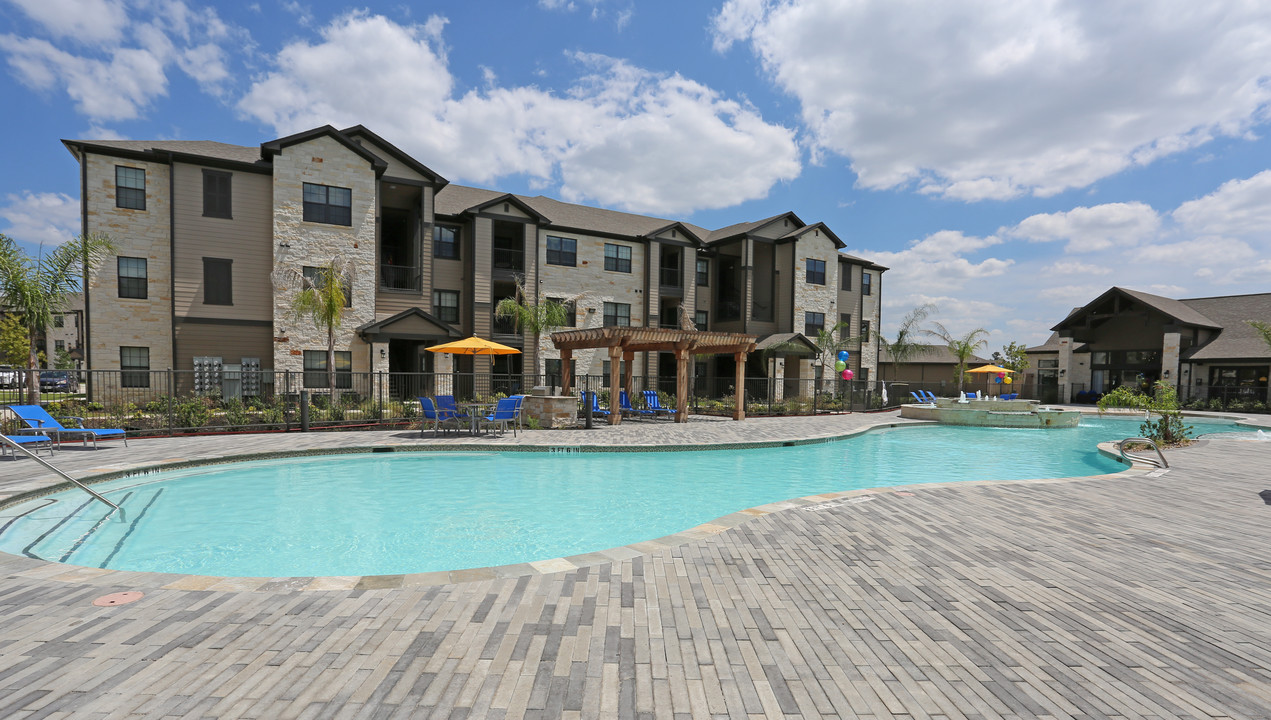 Willowbend Apartments in Humble, TX - Building Photo