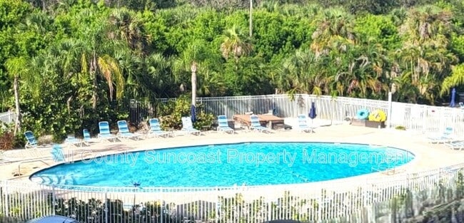 3315 58th Ave S in St. Petersburg, FL - Building Photo - Building Photo