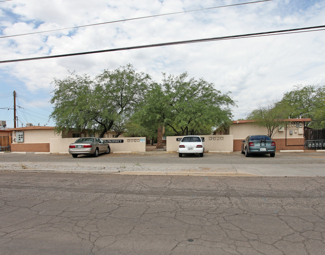 Coronado Heights in Tucson, AZ - Building Photo - Building Photo