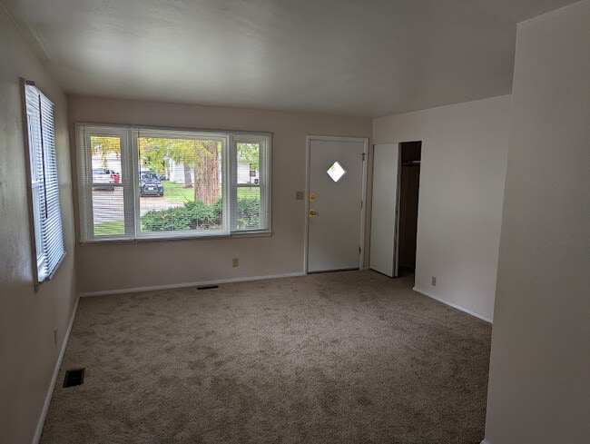 1505 Holly Hill Dr in Champaign, IL - Building Photo - Building Photo