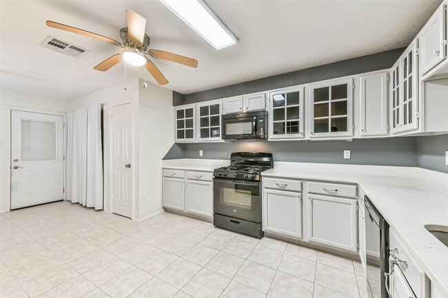 3327 S Country Meadows Ln