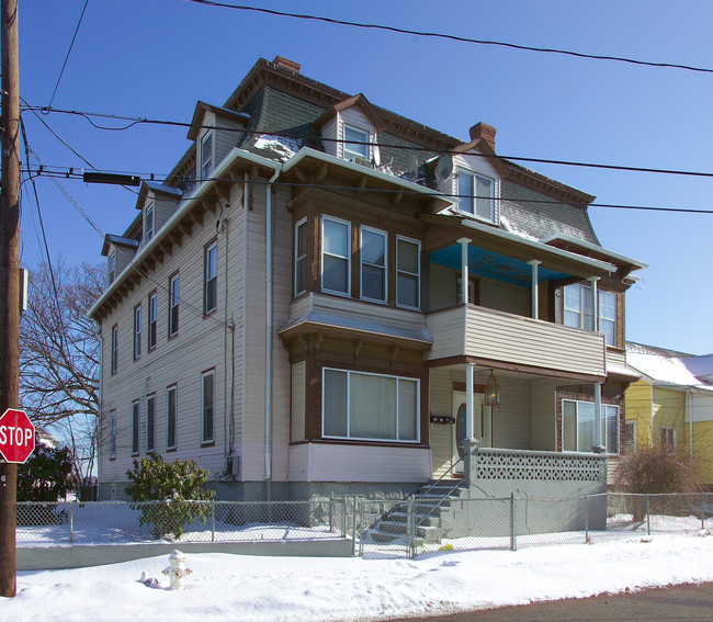 186 John St in Fall River, MA - Foto de edificio - Building Photo