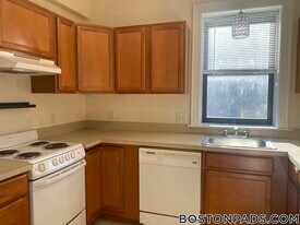 881 Massachusetts Ave, Unit 52 in Cambridge, MA - Building Photo