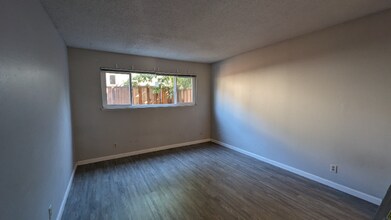 320 Franciscan Ct-Unit -5 in Fremont, CA - Building Photo - Building Photo