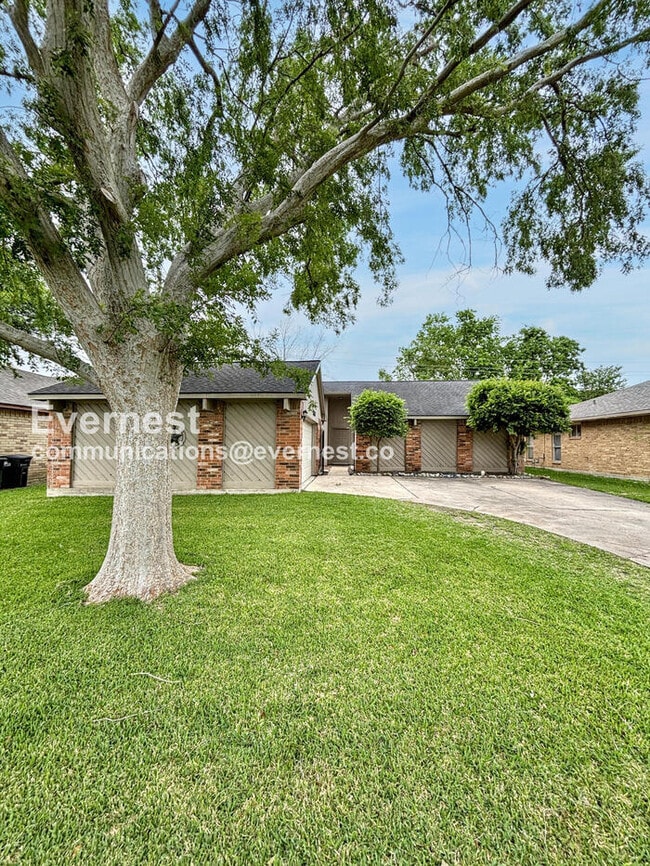 2426 Tall Ships Ln, Unit 236 in Friendswood, TX - Building Photo - Building Photo