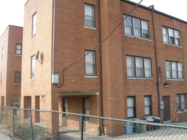 1371 Clarence Ave in Lakewood, OH - Foto de edificio - Building Photo