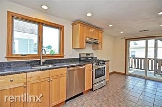 138 Winthrop St-Unit -Apt 2 in Medford, MA - Foto de edificio - Building Photo