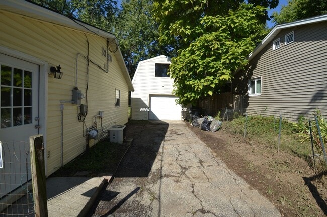 9877 Norcrest Dr in Cincinnati, OH - Building Photo - Building Photo