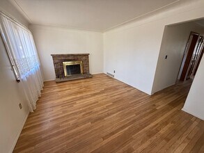 5740 Garfield Ave in Maple Heights, OH - Foto de edificio - Building Photo