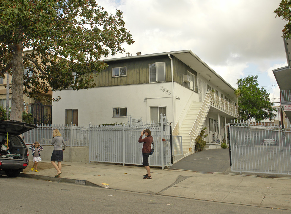 7539 Norton Ave in Los Angeles, CA - Foto de edificio