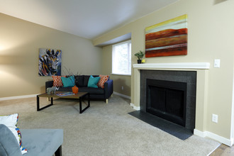 The Village at Seeley Lake in Lakewood, WA - Foto de edificio - Interior Photo