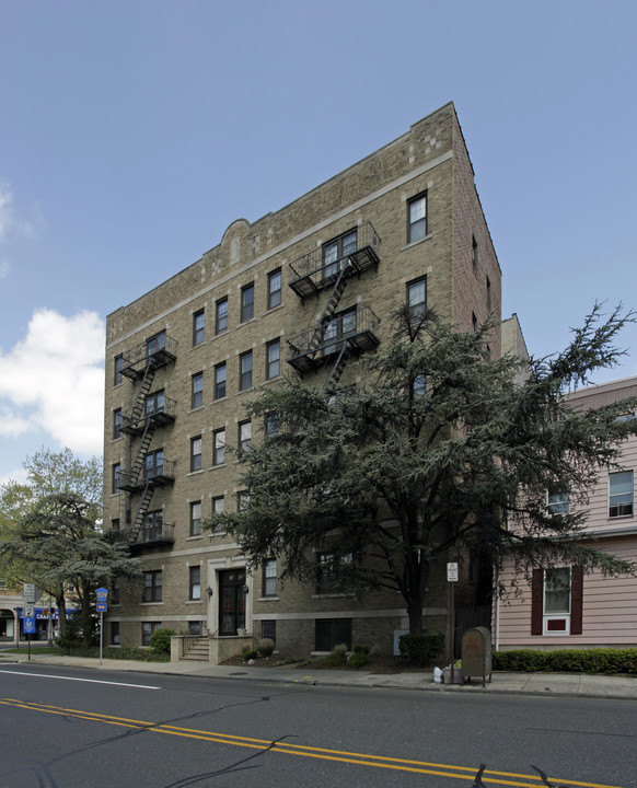 347 Belleville Ave in Bloomfield, NJ - Building Photo