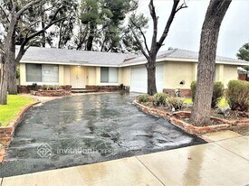 20932 Shine Dr in Santa Clarita, CA - Building Photo