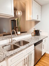 221 N Cedar St in Charlotte, NC - Building Photo - Building Photo