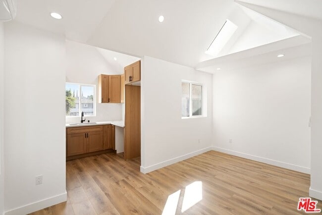 607 E Fairview Blvd in Inglewood, CA - Building Photo - Building Photo