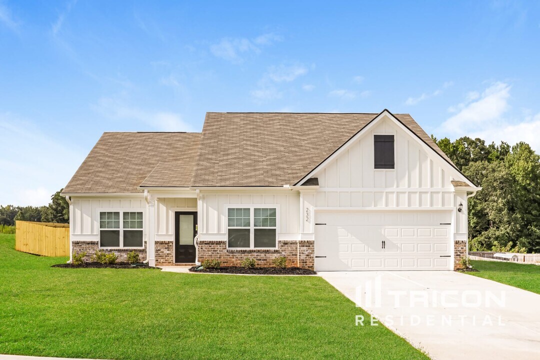 232 Oliver Dr in Locust Grove, GA - Building Photo