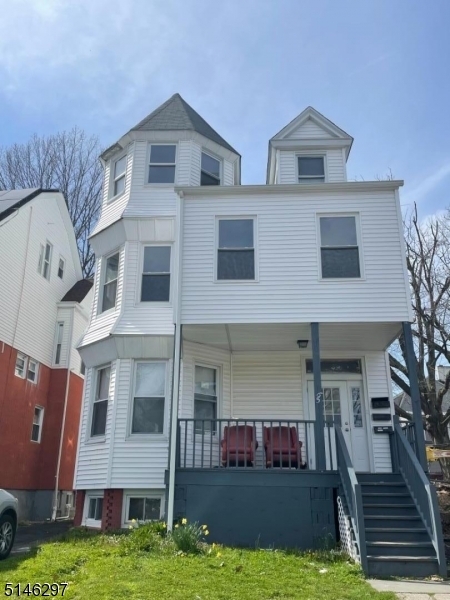 165 N 18th St in East Orange, NJ - Building Photo