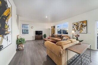 439 Bluebird Rd in Johnstown, CO - Foto de edificio - Building Photo