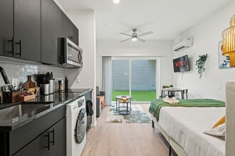 596 W 9th St in Dallas, TX - Building Photo - Building Photo