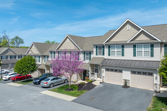 Villa Vista Townhomes in Enola, PA - Building Photo - Building Photo