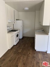 11525 Rochester Ave in Los Angeles, CA - Building Photo - Building Photo