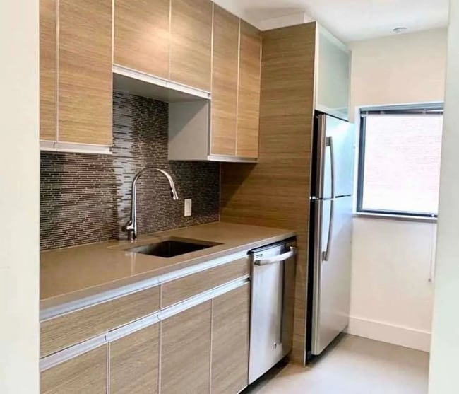 99-39-9966 66th Ave in Queens, NY - Foto de edificio - Building Photo