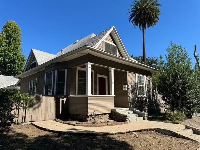 property at 500-500 N Oakland Ave