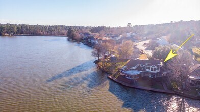 1511 W Lake Shore E in Huntsville, TX - Foto de edificio - Building Photo