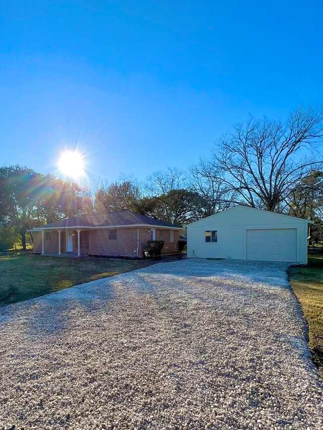 7002 Smith Dr Rentals in Hitchcock, TX