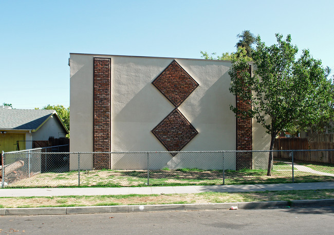 3041 E Grant Ave in Fresno, CA - Foto de edificio - Building Photo