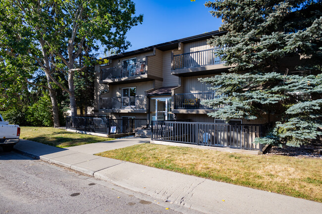 4311 73 St NW in Calgary, AB - Building Photo - Building Photo